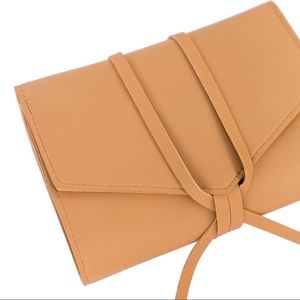 Katherine Tech Roll Up